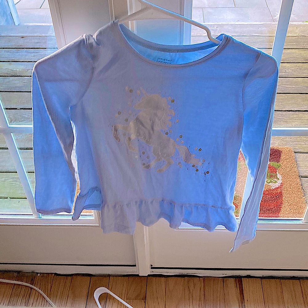 Cute unicorn long sleeve shirt good for any use